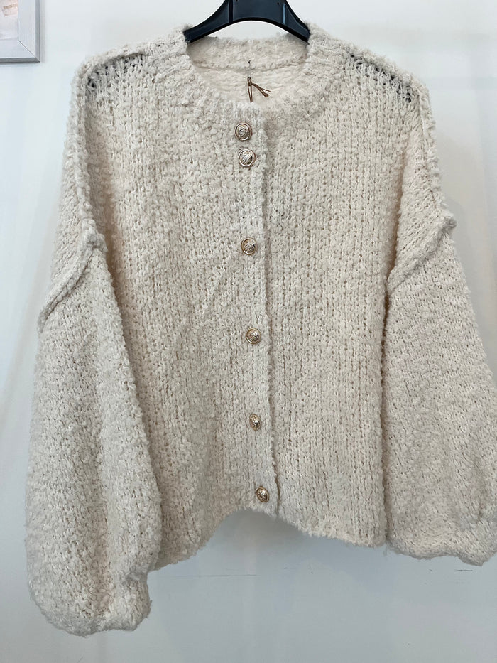 Kuschelige Oversize Strickjacke mit Knöpfen | Creme