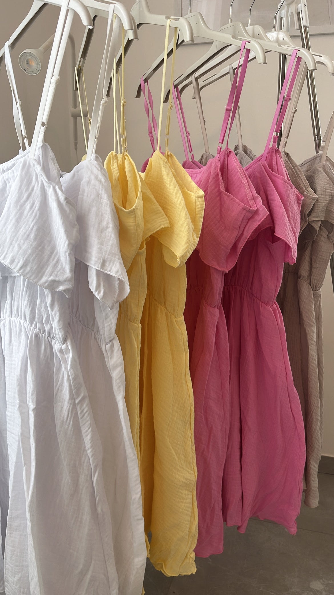 Off-Shoulder Kleid mit Rüschen