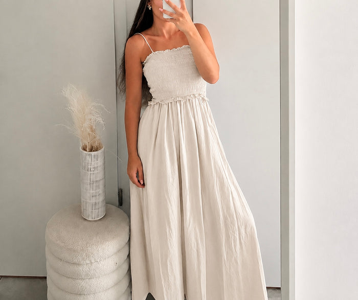 Maxikleid aus Baumwolle – Luftiges Sommerkleid mit Smock-Oberteil | Beige