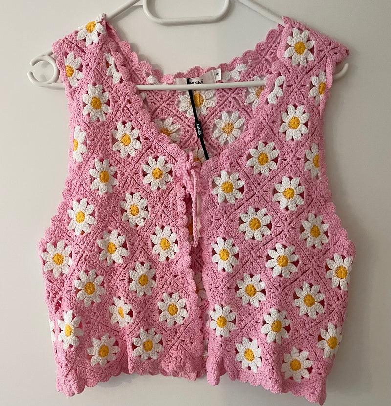 Häkelweste – Pink mit Blümchenmuster