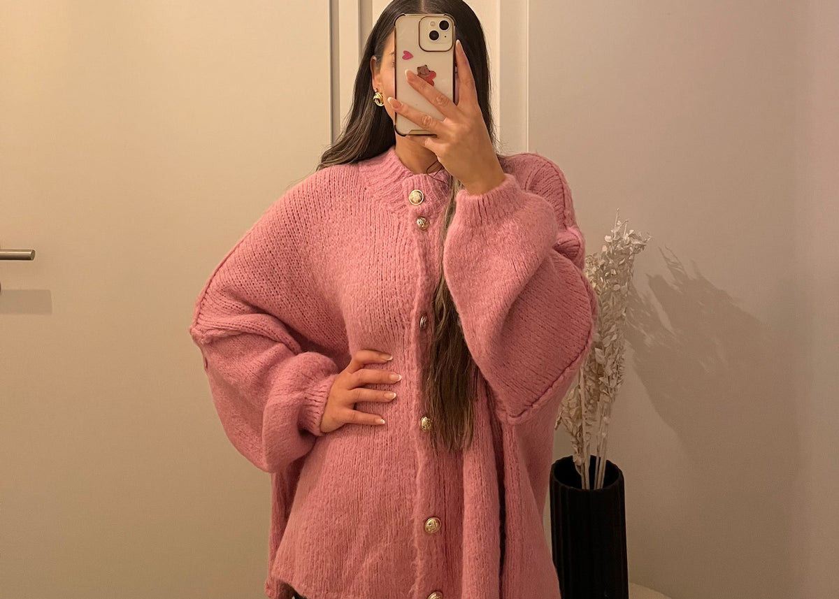 Lange Oversize Strickjacke mit Knöpfen | Rosa