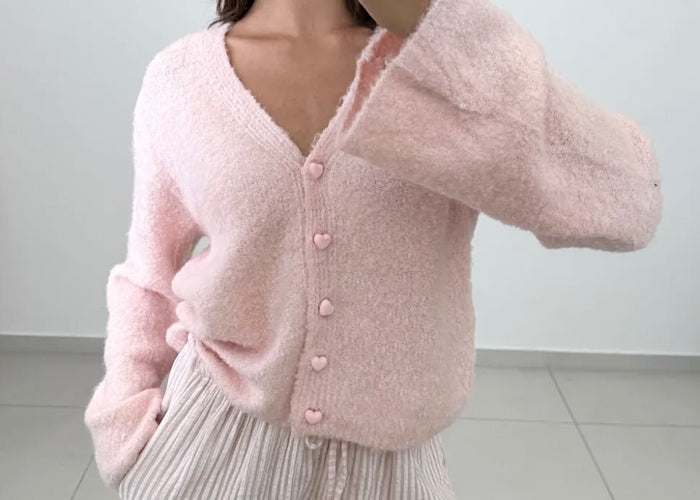 Flauschiger Cardigan mit Herzknöpfen | Rosa