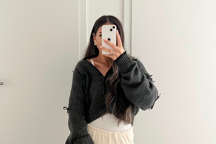 Strickjacke mit Lederschleifen | Anthrazit