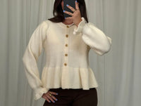 Vorbestellung |  Strickcardigan mit Volant  | verschiedene Farben