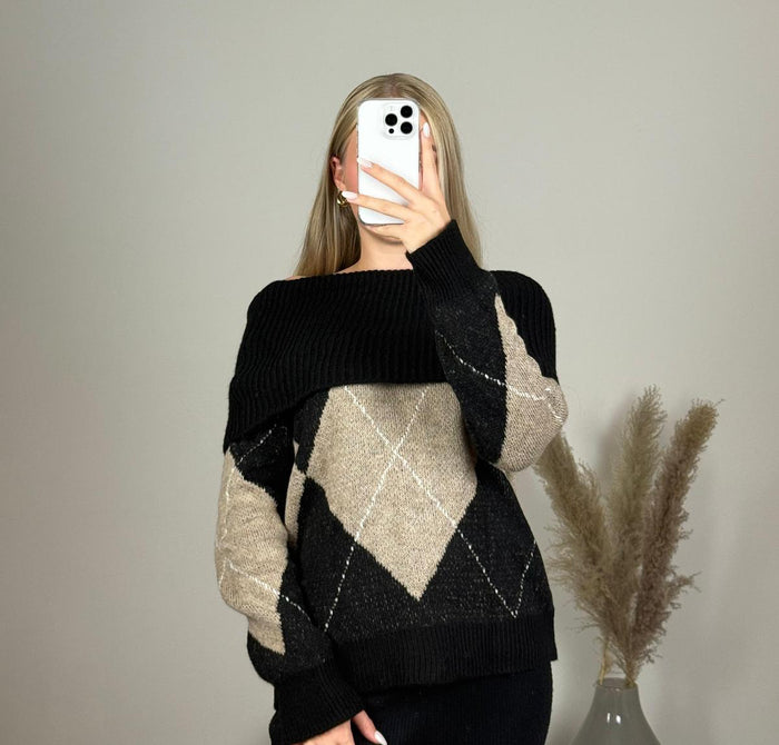 Vorbestellung - Off-Shoulder Argyle Strickpullover | Schwarz