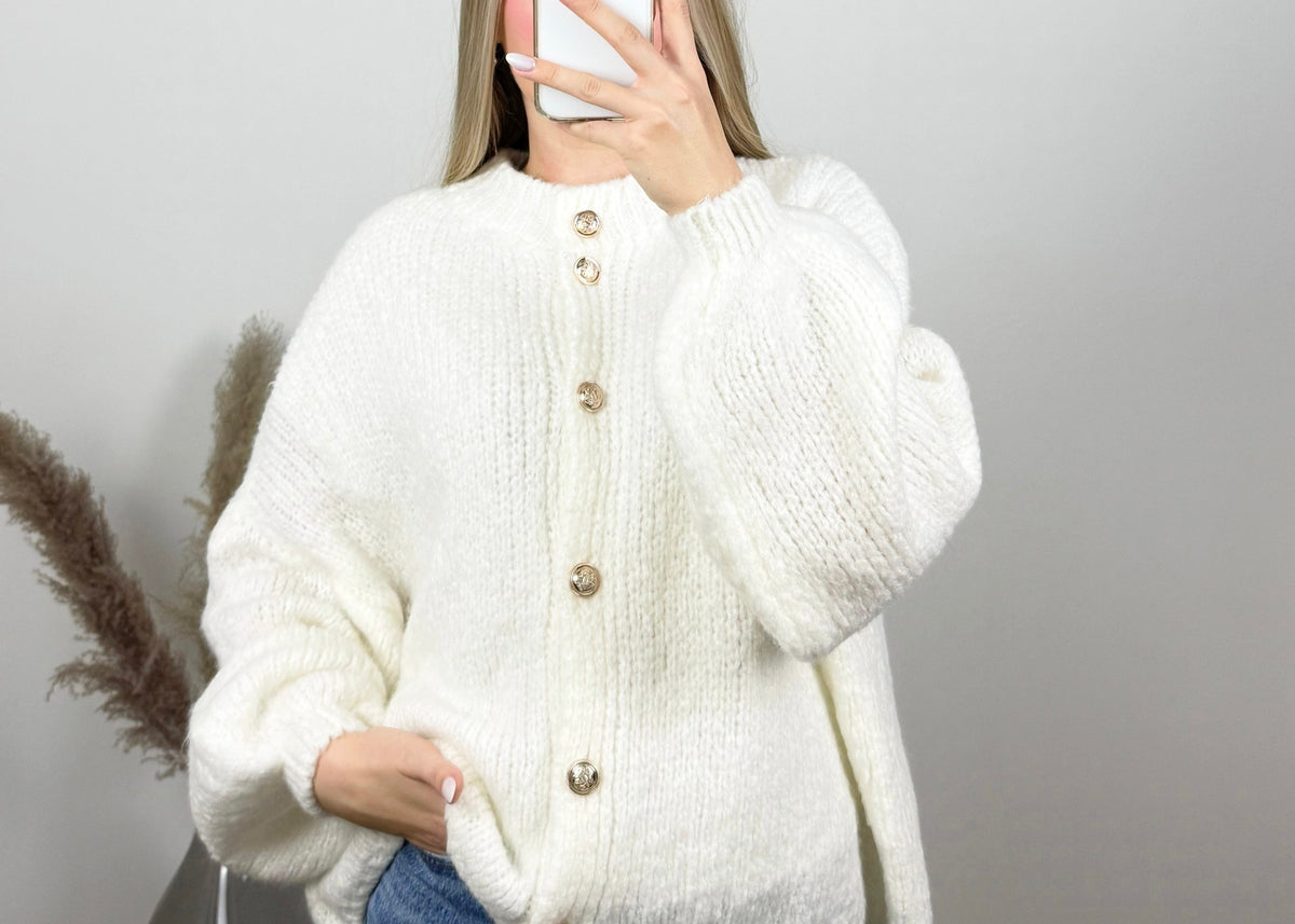 Lange Oversize Strickjacke mit Knöpfen | Weiß