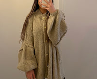 Oversize Cardigan mit goldenen Knöpfen