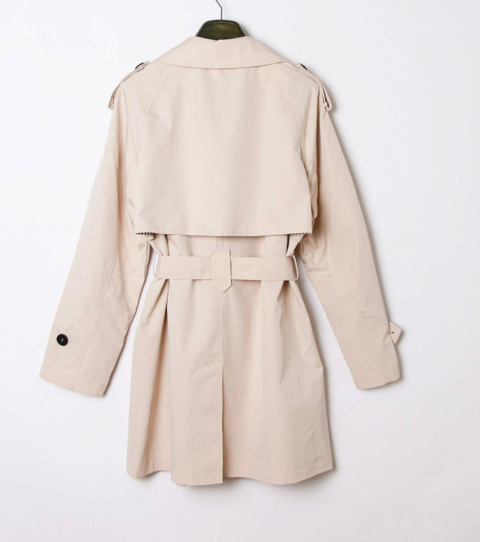 Kurzer Damen Trenchcoat mit Gürtel – Doppelreihiger Übergangsmantel – Beige