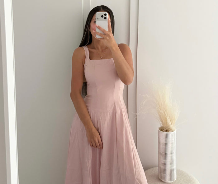 Midikleid – Figurbetontes Sommerkleid mit ausgestelltem Rock | Rosa