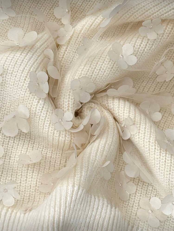 Strickpullover mit 3D-Blumenapplikation – Creme