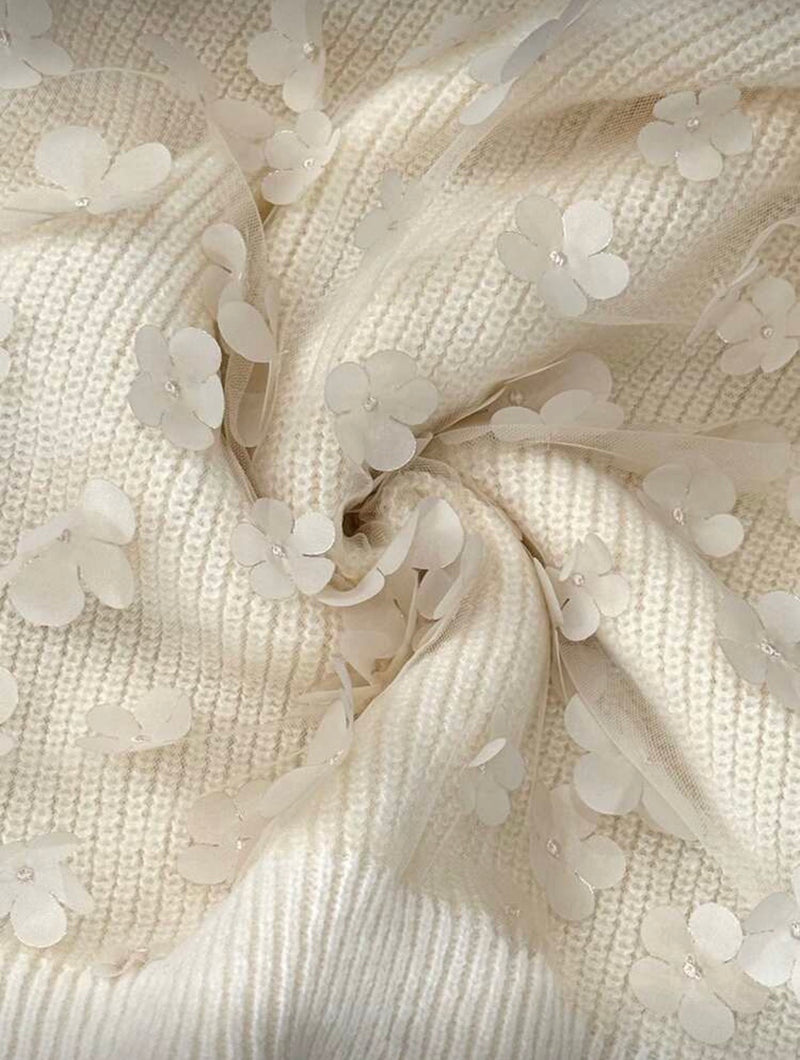 Strickpullover mit 3D-Blumenapplikation – Creme