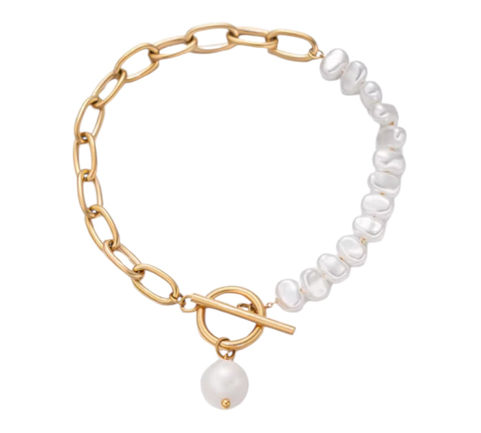 Goldenes Armband mit Perlen