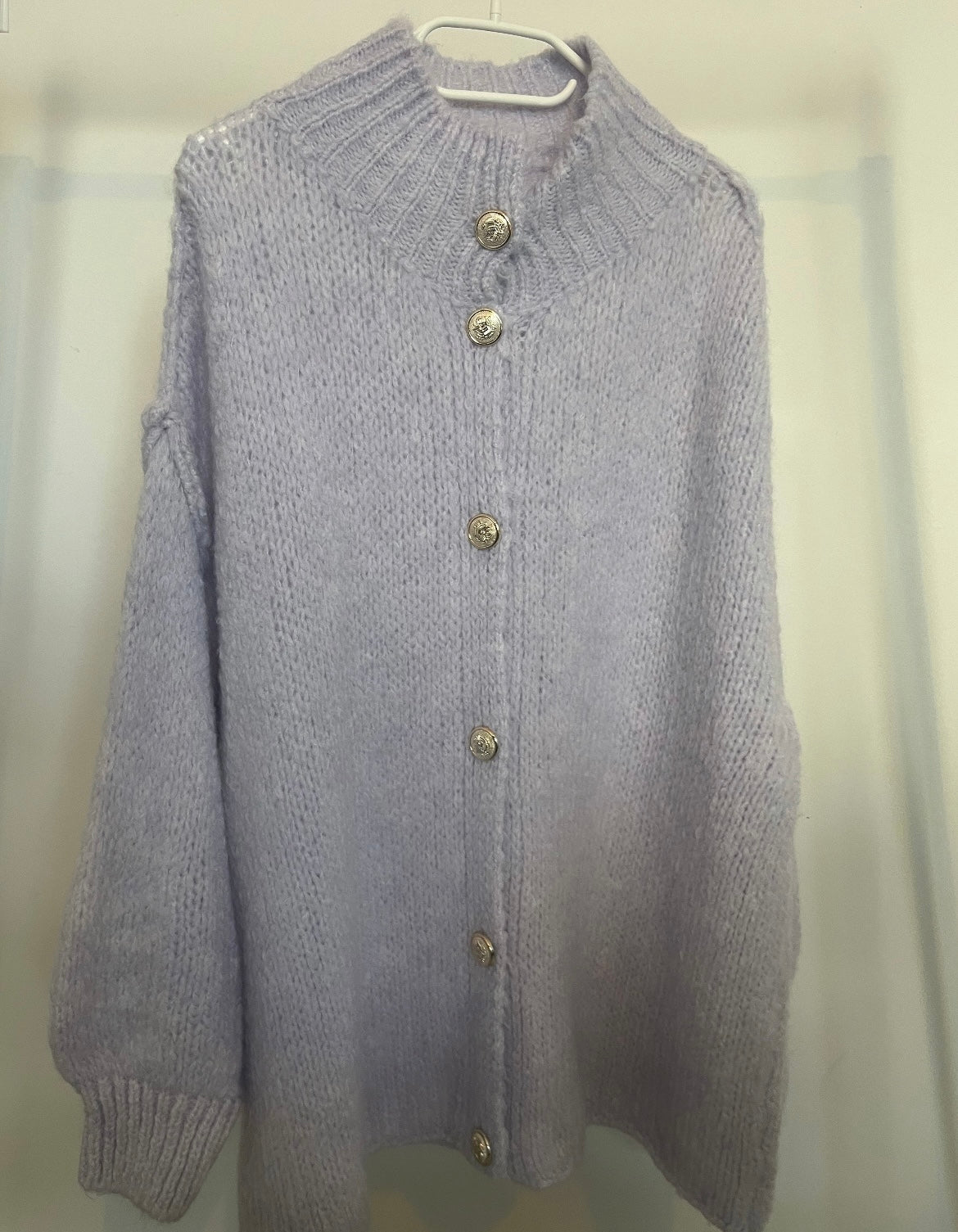 Oversize Cardigan mit goldenen Knöpfen