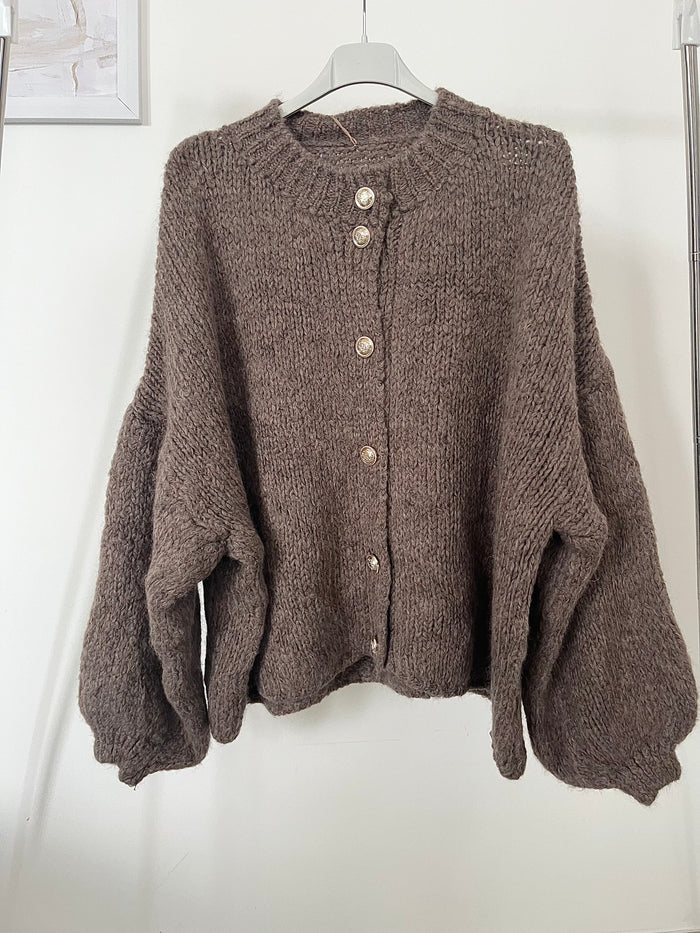 Kurze Oversize Strickjacke mit Knöpfen | Taupe