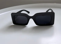 Rechteckige Sonnenbrille in schwarz