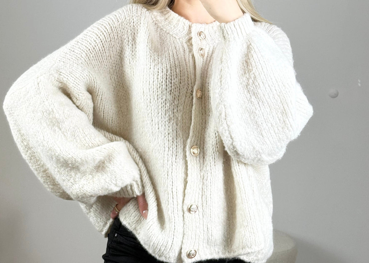 Kuschelige Oversize Strickjacke mit Knöpfen | Weiß