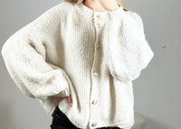 Kuschelige Oversize Strickjacke mit Knöpfen | Weiß