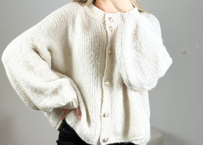 Kuschelige Oversize Strickjacke mit Knöpfen | Weiß