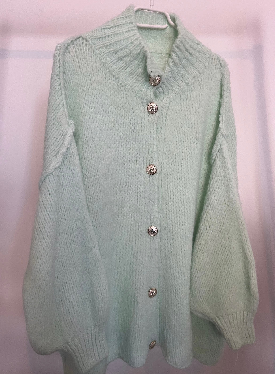 Oversize Cardigan mit goldenen Knöpfen