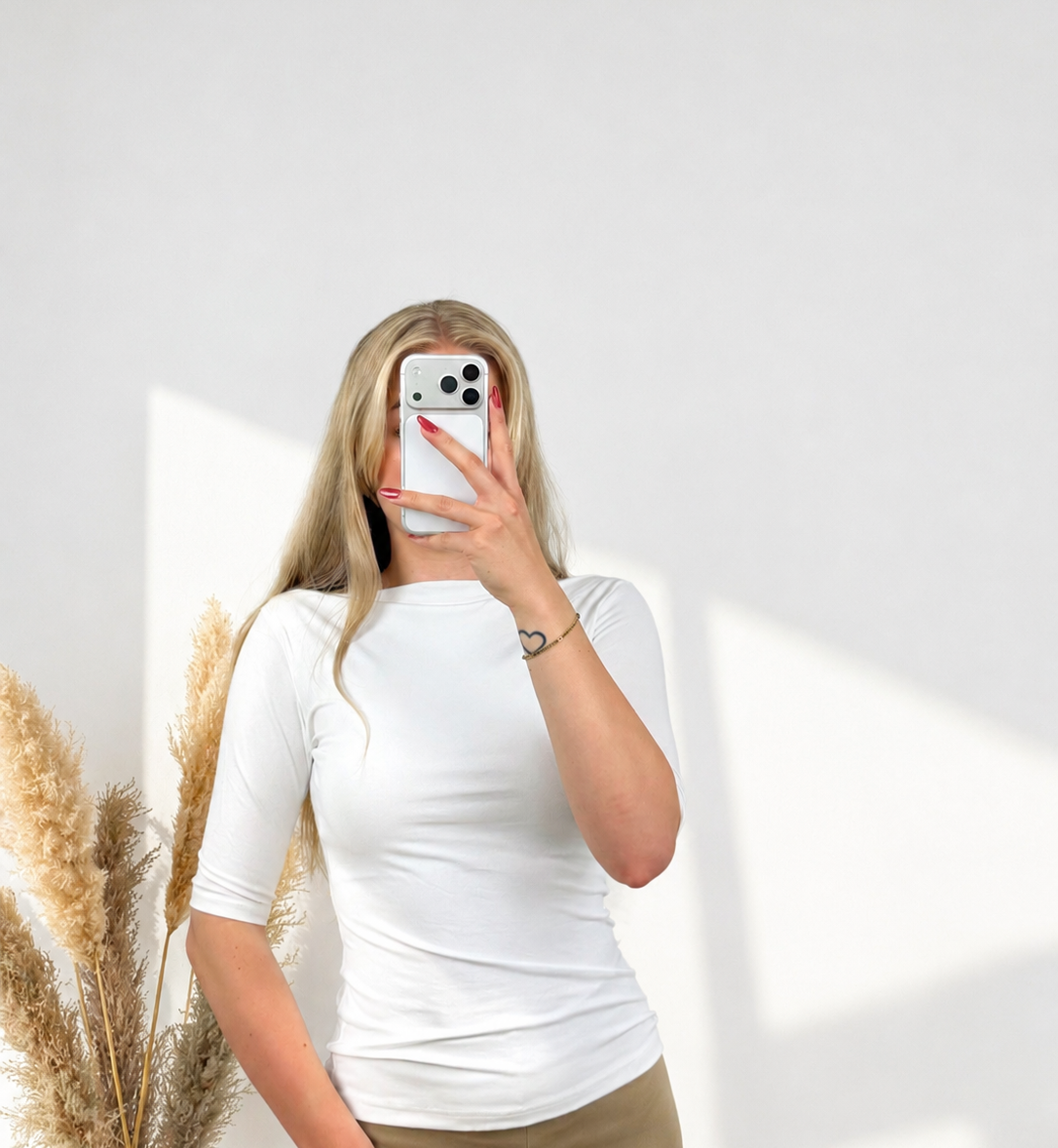 Basic Stretch Shirt – Figurbetontes Kurzarm Top | Weiß