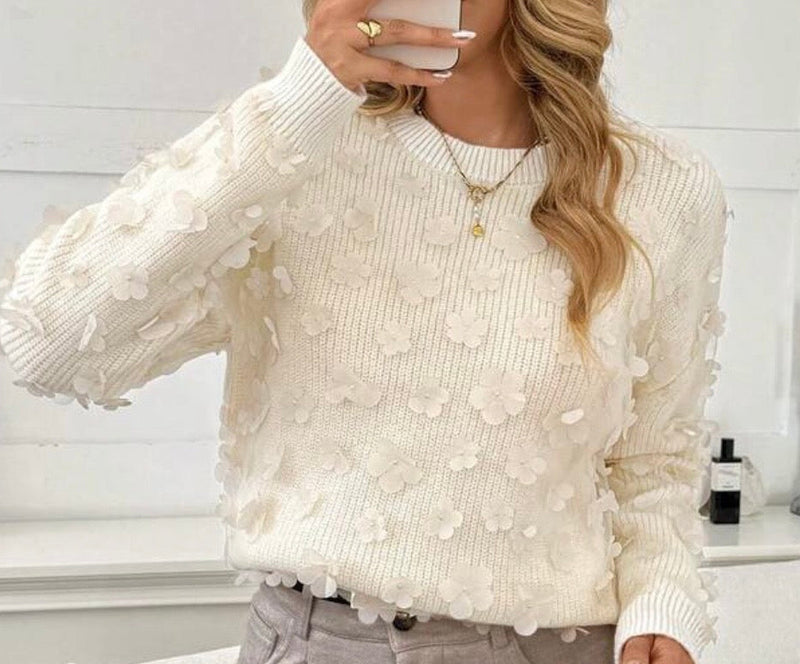 Strickpullover mit 3D-Blumenapplikation – Creme