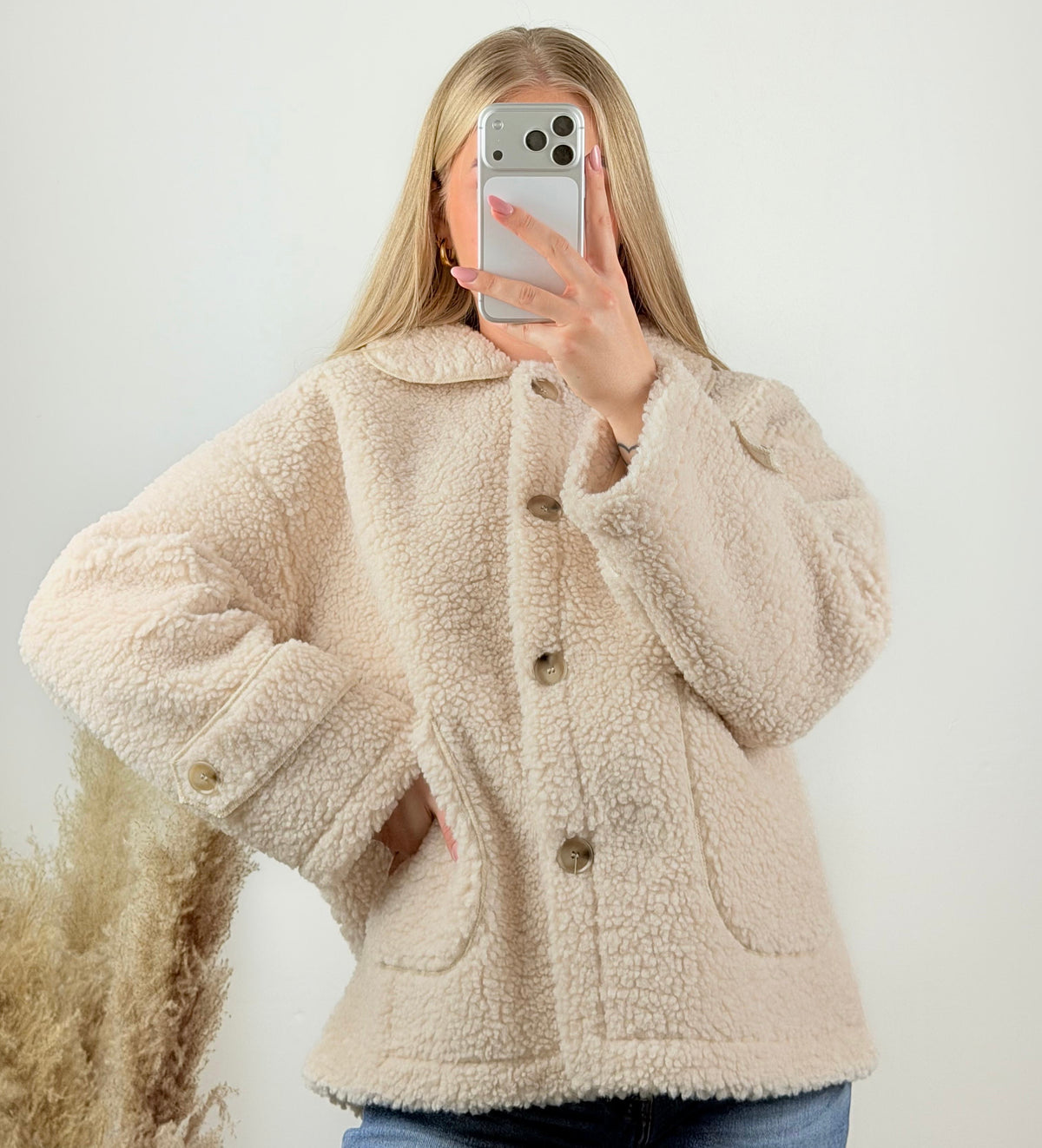 Teddy Jacke mit Knöpfen & Taschen – Oversize Look | Creme