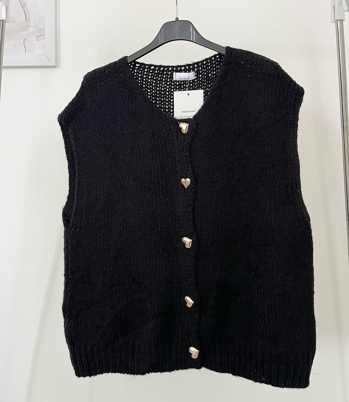 Strickweste mit Herzknöpfen | Schwarz