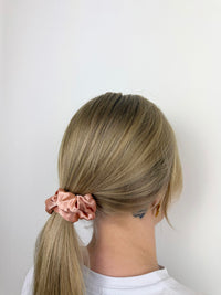 Satin Scrunchie | Rosa
