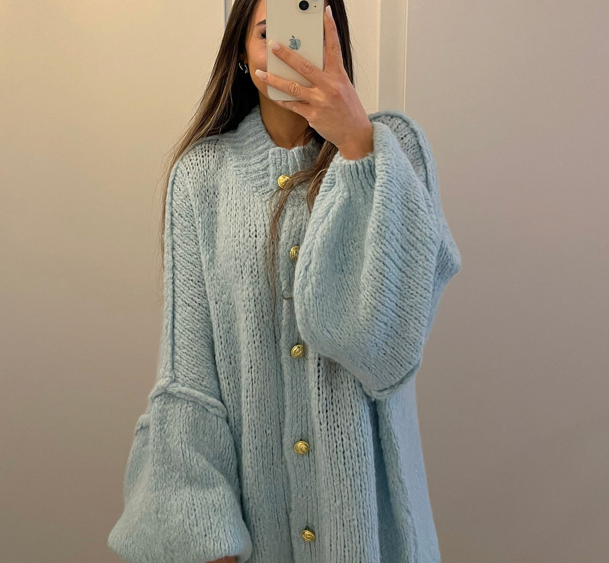Oversize Cardigan mit goldenen Knöpfen