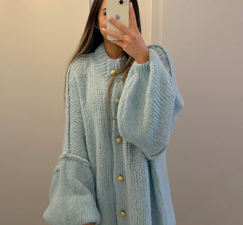 Oversize Cardigan mit goldenen Knöpfen