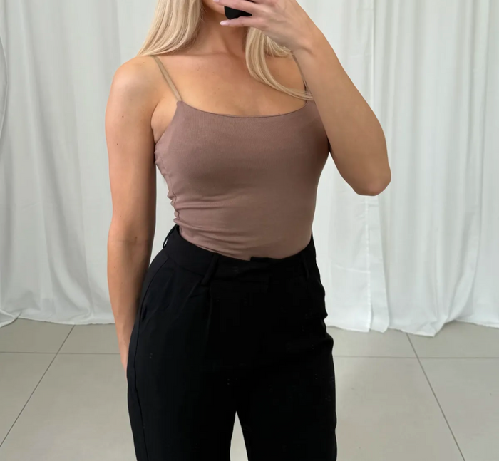 Basic Stretch Spaghettiträger Top  | Braun