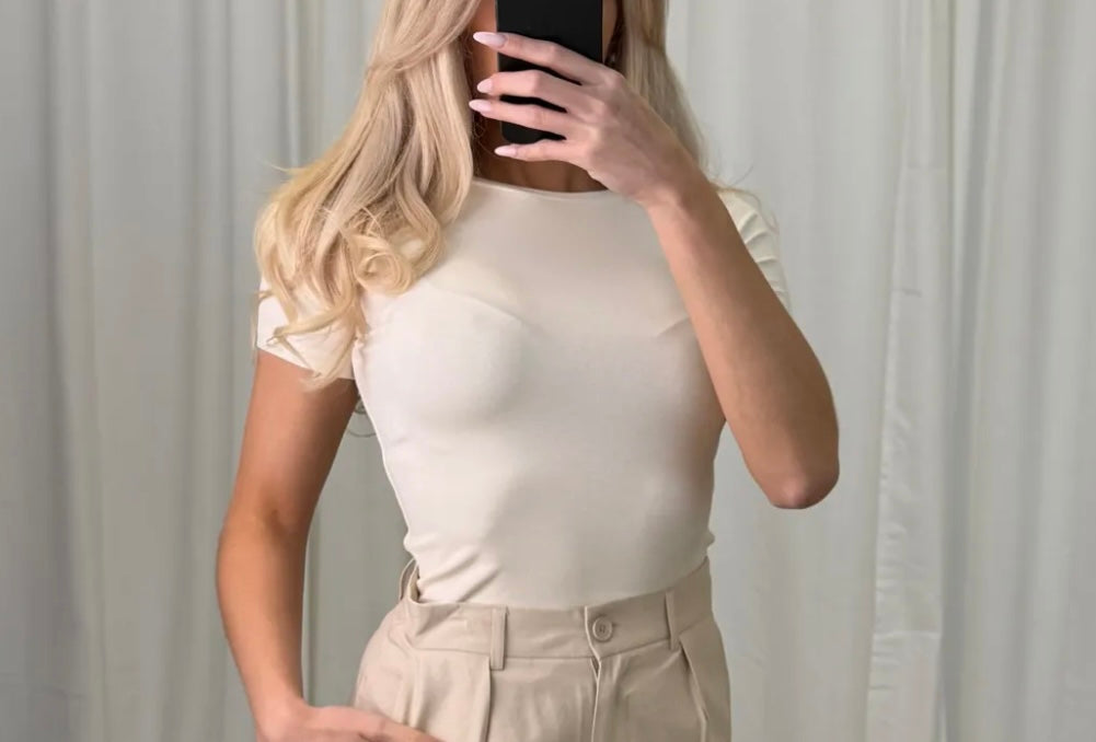 Basic Stretch Shirt – Figurbetontes T-Shirt | Creme