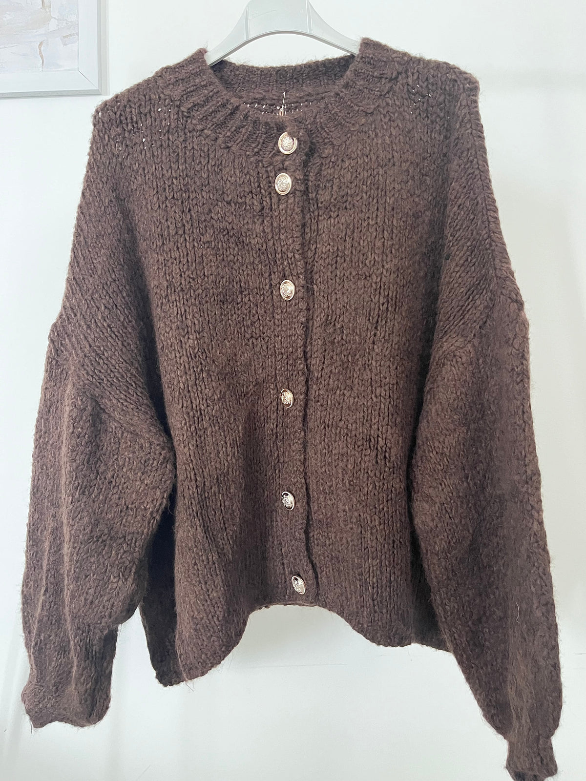 Kurze Oversize Strickjacke mit Knöpfen | Braun