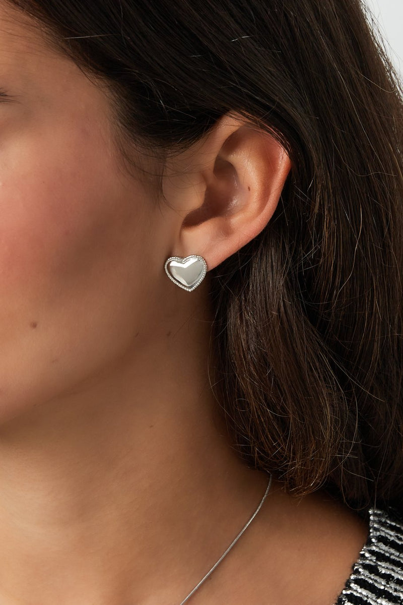 Ohrringe mit goldenem Herz