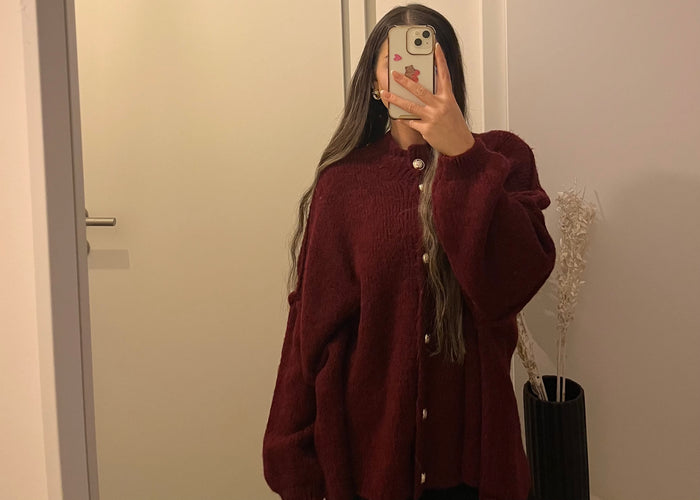 Lange Oversize Strickjacke mit Knöpfen | Weinrot