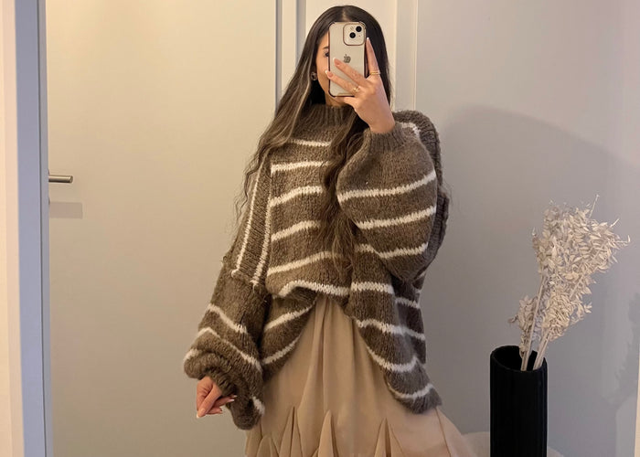 Langer Oversize Streifen Pullover mit Ballonärmeln –  Braun