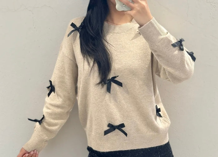 Pullover mit schwarzen Schleifen –  | Beige