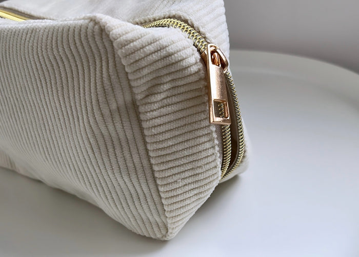 Kosmetiktasche in Creme