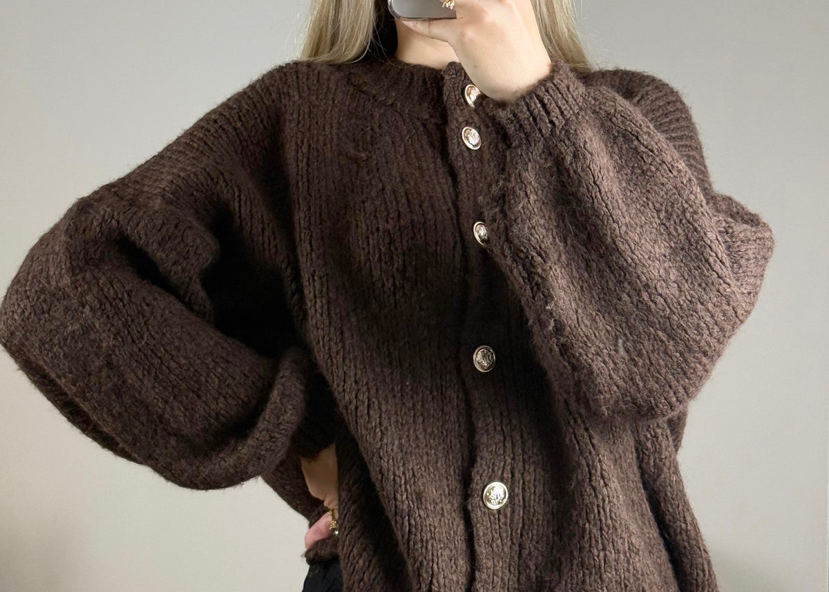 Kurze Oversize Strickjacke mit Knöpfen | Braun