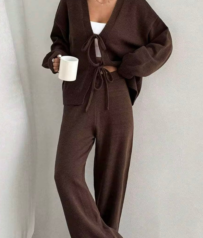 VORBESTELLUNG Strick - Zweiteiler mit Bindecardigan & Hose | Braun