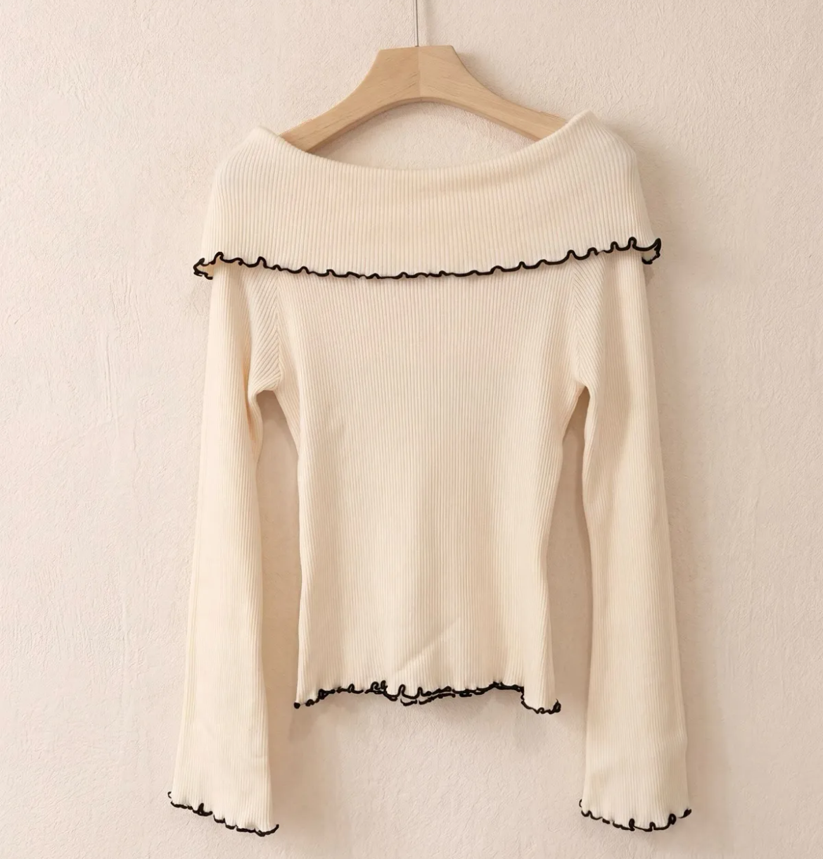 Rippstrick Off-Shoulder Pullover mit Volant | verschiedene Farben
