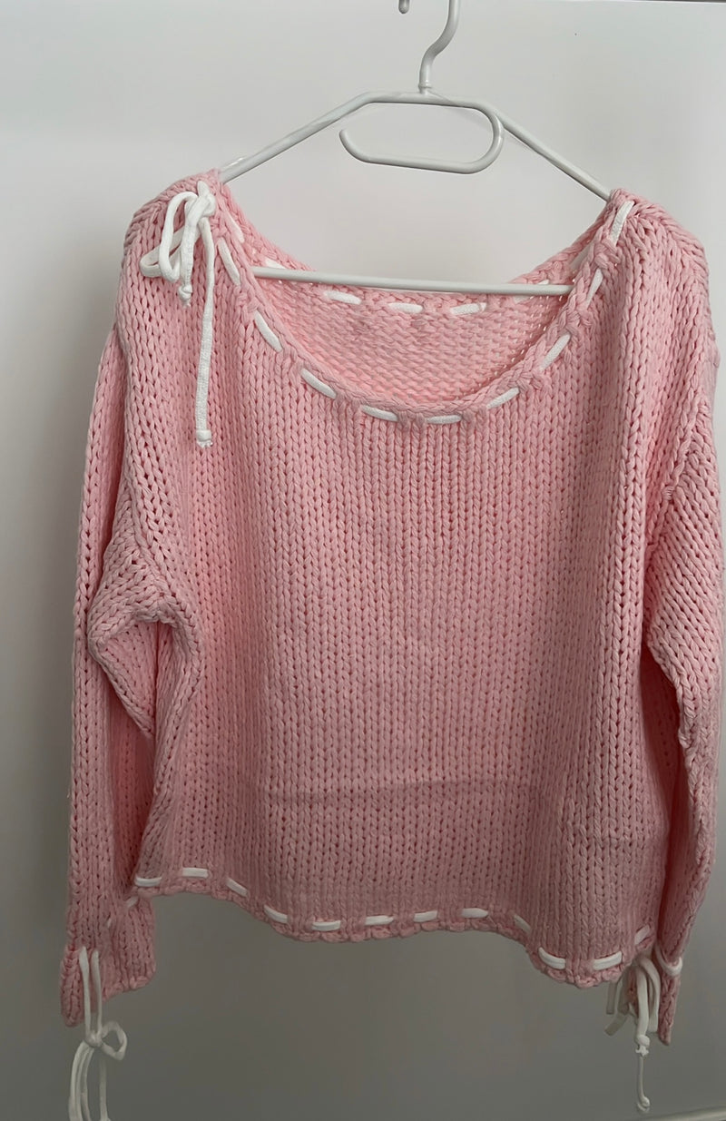 Pullover mit Schnüren