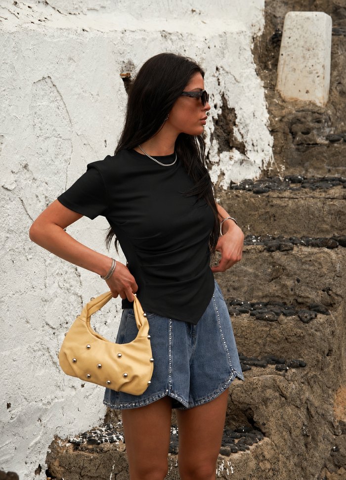 Asymmetrisches Shirt – Figurbetontes Basic Oberteil - Schwarz