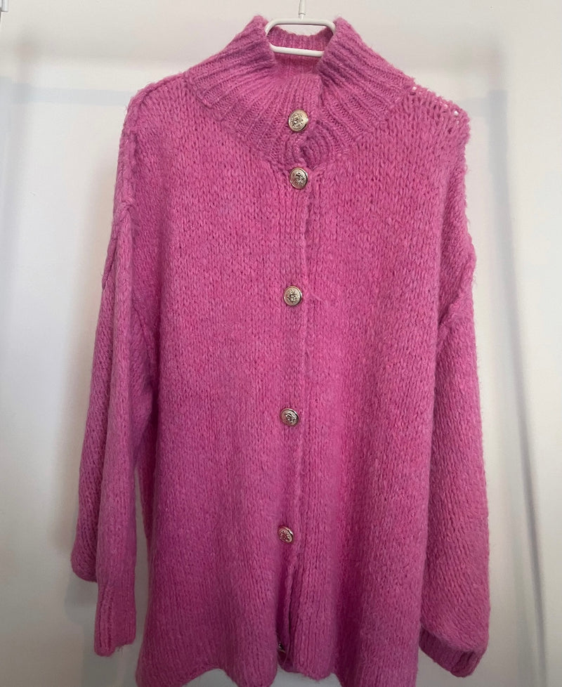 Oversize Cardigan mit goldenen Knöpfen