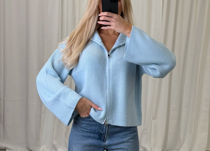 Strickjacke mit Reißverschluss – Feinstrick Cardigan mit weitem Ärmel | Blau