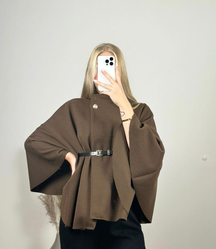 Elegantes Cape mit Gürtel – weiter Mantel mit Stehkragen | Braun