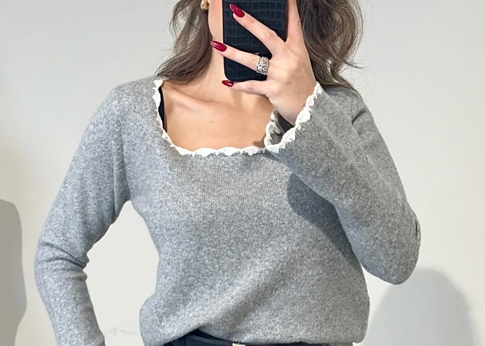 Pullover mit Rüschen-Detail – eckiger Ausschnitt | Grau