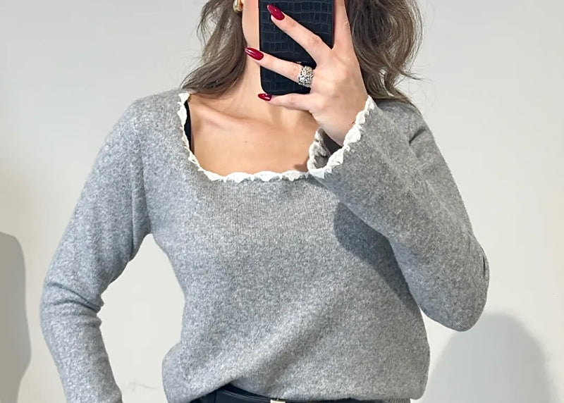 Pullover mit Rüschen-Detail – eckiger Ausschnitt | Grau