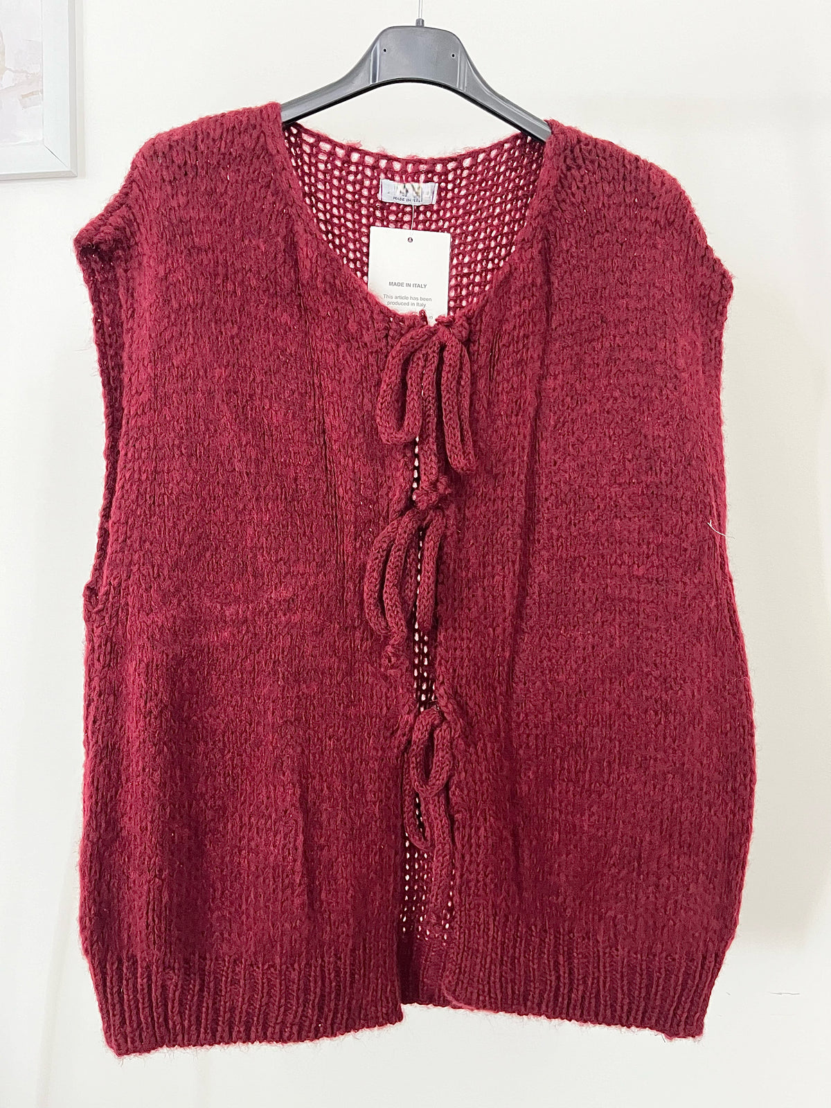 Strickweste mit Schleifen | Weinrot