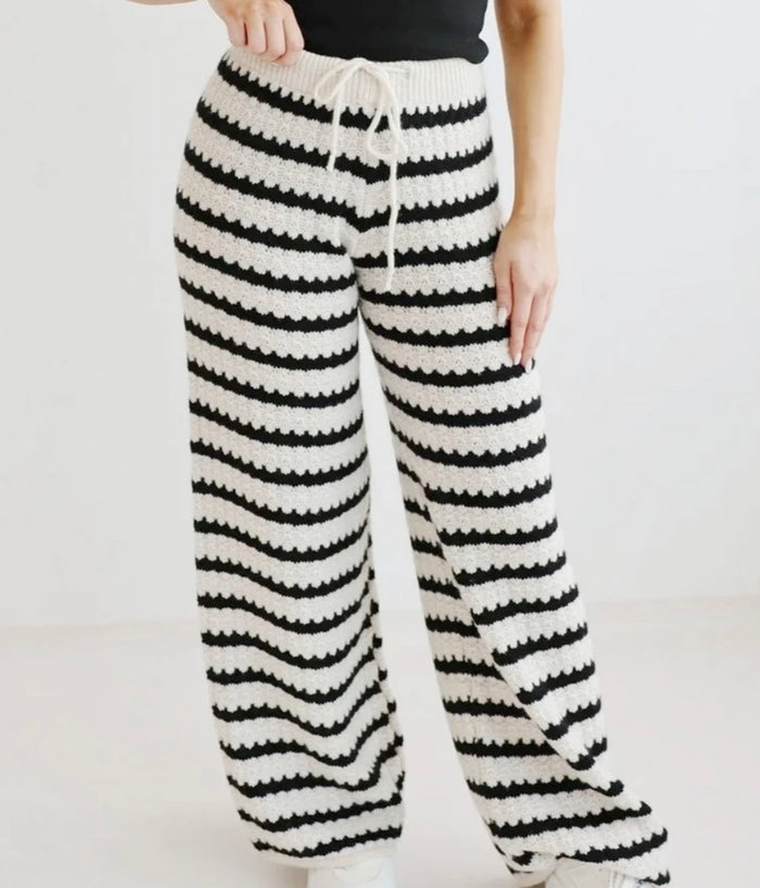 Gestreifte Strickhose mit Gummibund - Weiß/ Schwarz